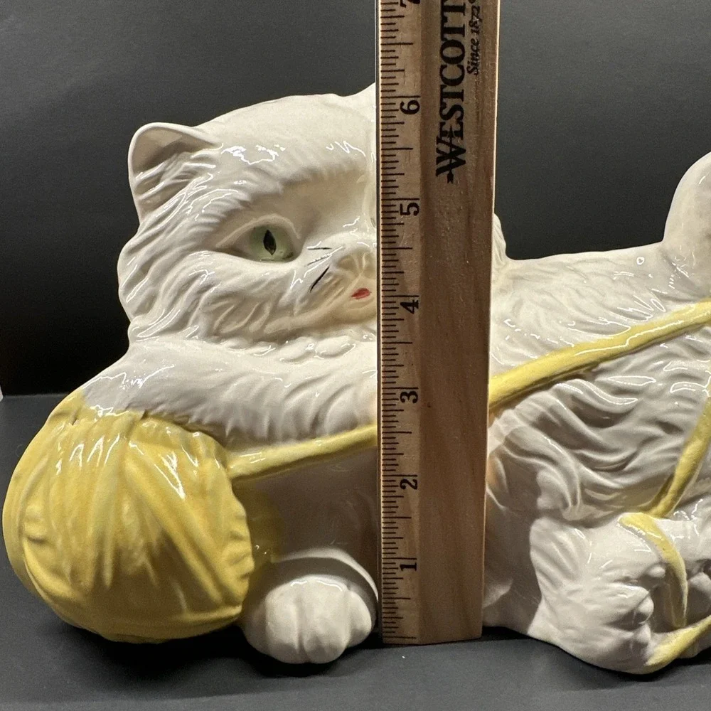 VTG Ceramic White Persian Cat Figure Statue Long Haired Play Yellow Yarn (read)
